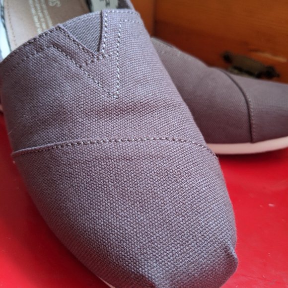TOMS Venice or Classic Collection Shoes NEW! - Picture 3 of 6